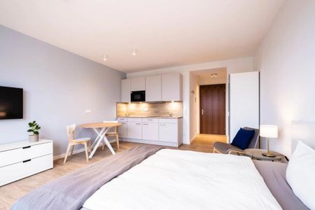 Studio Apartment with fitted kitchen in Revaler Street - Photo 2