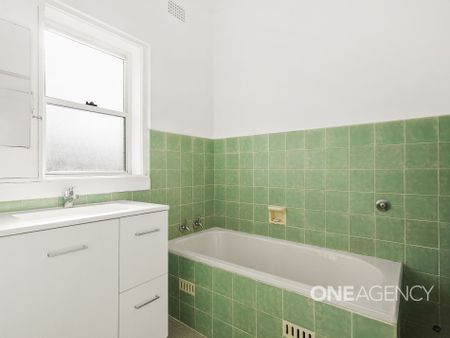 COMFORTABLE THREE-BEDROOM HOME IN ALBION PARK - Photo 5