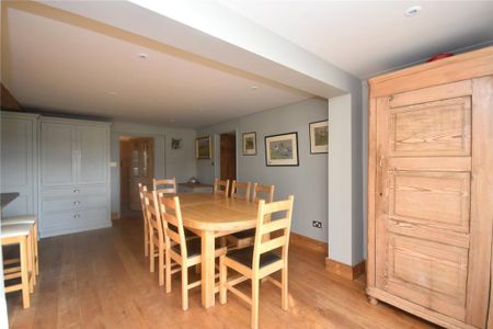 4 bedroom detached house to rent - Photo 3