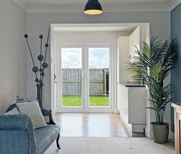 3 bedroom semi-detached house to rent - Photo 2