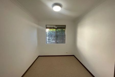 Modern 3 Bedroom Villa – Freshly Updated & Move-In Ready - Photo 5