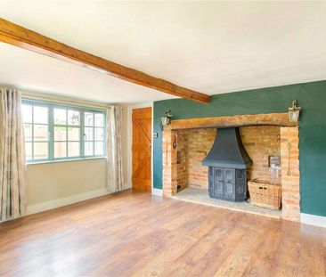 Detached family home in a sought-after village with conservatory an... - Photo 1