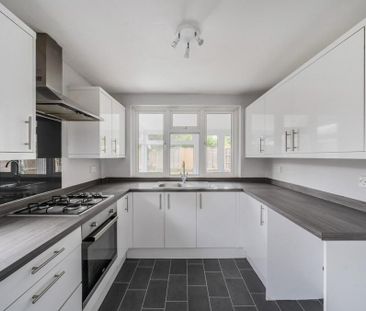 3 bedroom semi-detached house to rent - Photo 6