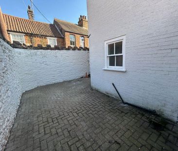 2 bedroom semi-detached house to rent - Photo 2