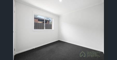 Spacious 4-Bedroom Family Home with Modern Comforts - Photo 4