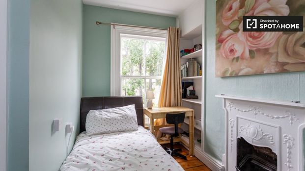 Room for rent in charming 5-bedroom house, Drumcondra Dublin - Photo 1