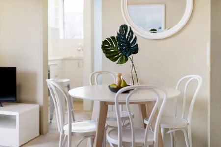 Well-Maintained and Ultra-Convenient Two Bedroom Unit Close to Everything - Photo 2