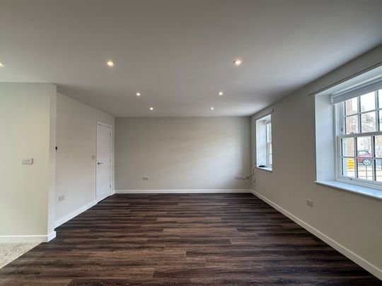The Crescent, Taunton - Photo 1