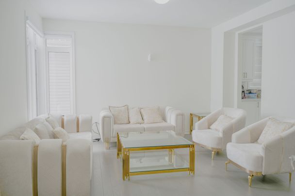 For Lease - 144 Rosanne Circle, Wasaga Beach, Ontario - Photo 1