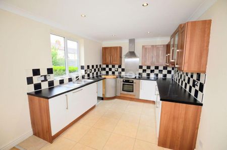 3 bedroom semi-detached house to rent - Photo 2
