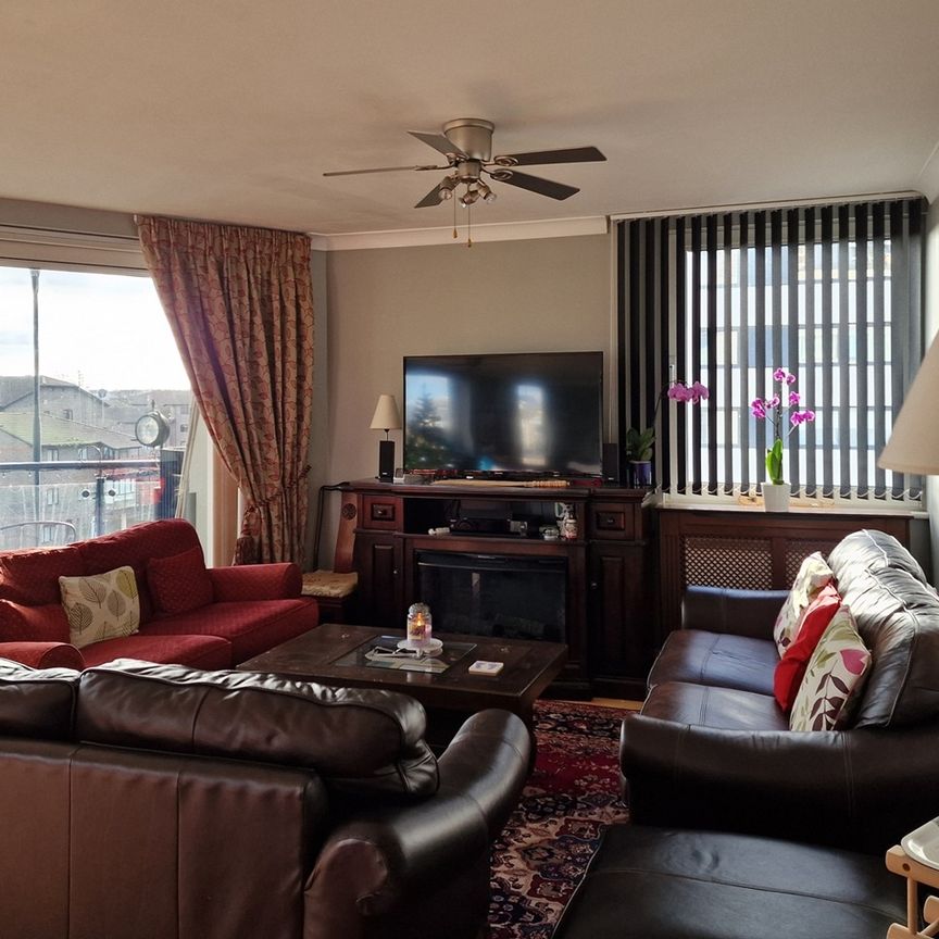 2 Bed Flat, Boardwalk Place, E14 - Photo 1