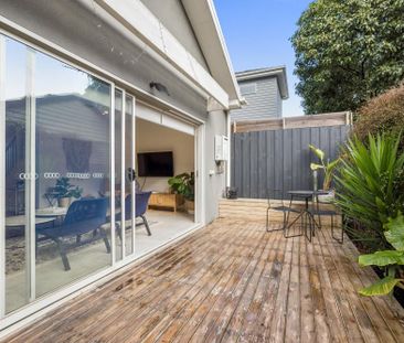 Two Storey Chic Charmer - Photo 1