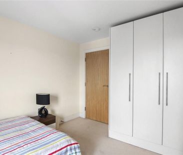 2 Bed Flat, Raphael House, IG1 - Photo 5