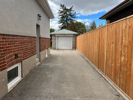 For Lease - 145 Earlton Road Unit# Main, Toronto, Ontario - Photo 4