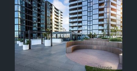 Views, Space & Style - Photo 2