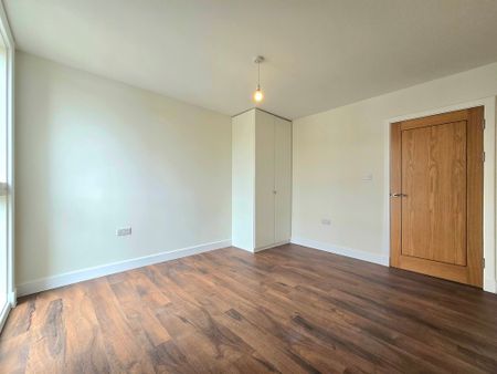 4 Bedroom Apartment, Norbury Avenue, London - Photo 2