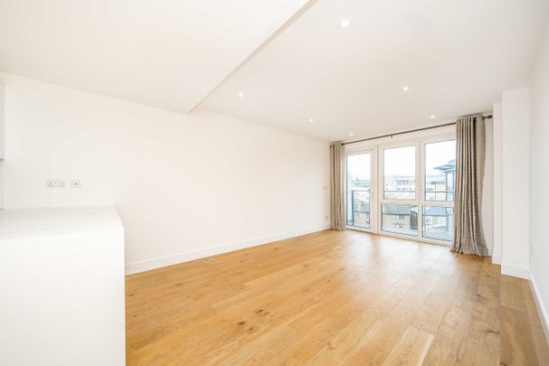 8 Kew Bridge Road, Kew, TW8, London - Photo 1