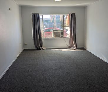 SOUTH TAMWORTH - TIDY 2 BEDROOM UNIT - Photo 2