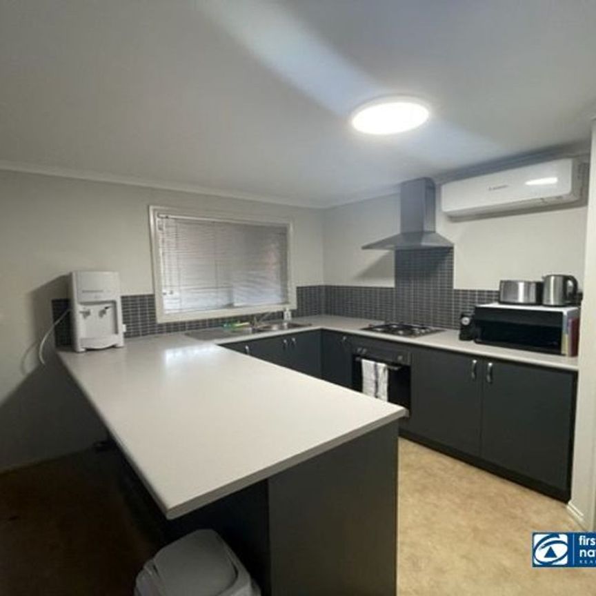 4 BEDROOMS 2 BATH - Photo 1