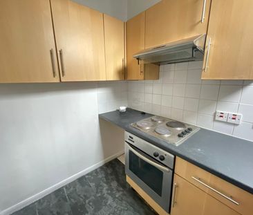 1 Bed Flat, Dunstable Road, LU4 - Photo 4