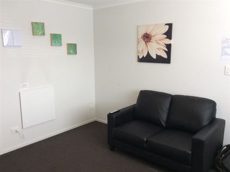 Fully Furnished studio Apartment - Melville - Photo 3