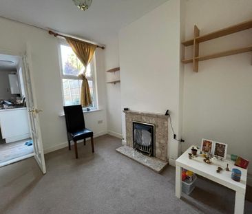 2 bedroom semi-detached house to rent - Photo 3