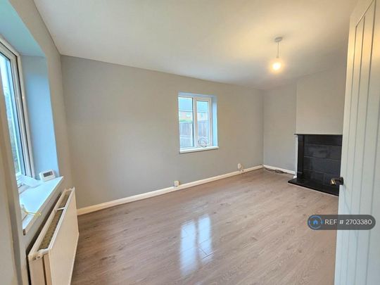 3 bedroom end of terrace house to rent - Photo 1