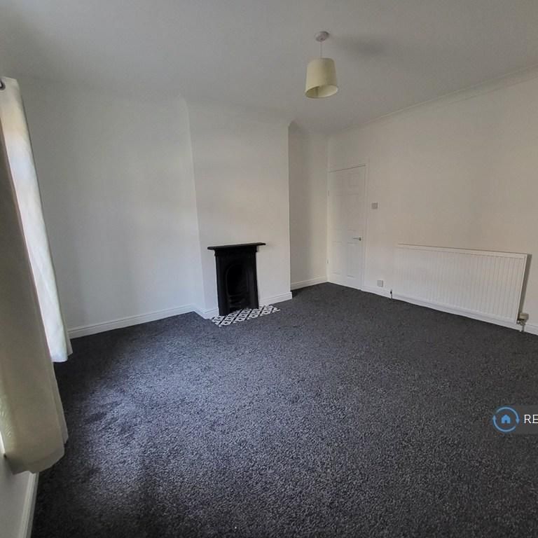 2 bedroom end of terrace house to rent - Photo 1