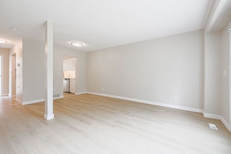 For Lease - 570 Waverly Street Unit# 28, Oshawa, Ontario - Photo 4