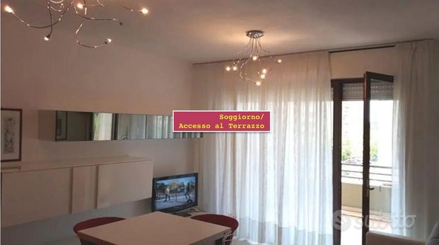 EUR TRILOCALE ARREDATO Con TERRAZZO E BOX AUTO - Photo 1