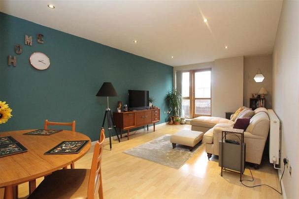 2 bedroom flat to rent - Photo 1