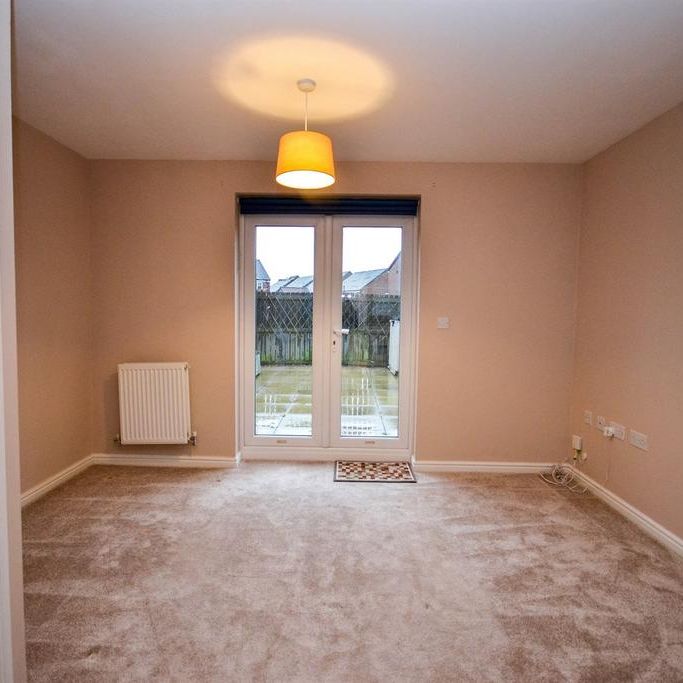 3 bedroom end of terrace house to rent - Photo 1