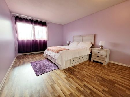 Spacious 3 bed 1 bath condo in the heart of Rutland - Photo 3