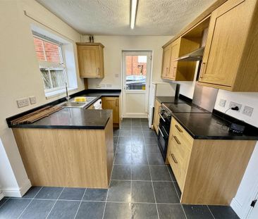 3 bedroom semi-detached house to rent - Photo 5