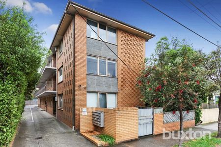 Prime Apartment Living in Vibrant St Kilda East! - Photo 2