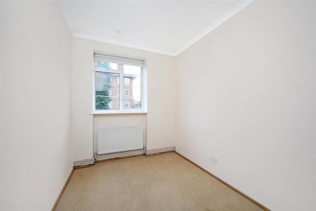 3 bedroom flat to rent - Photo 4