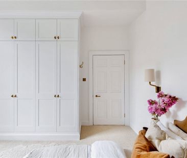 A beautiful newly renovated two bedroom ground floor apartment offe... - Photo 3