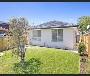 Modern 3-Bedroom Bayside Home with Split-System, Gas Heating & Garage - Photo 4