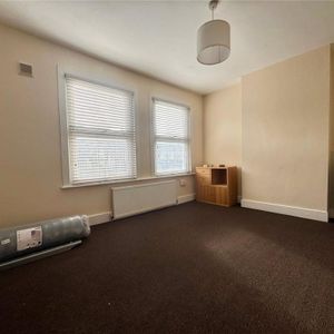 Property to rent - Photo 2