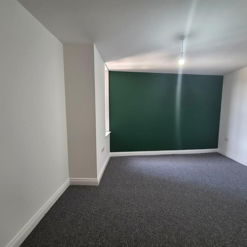 Lord Street, Leigh WN7, London - Photo 1