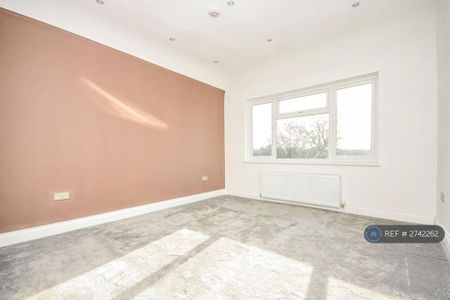 4 bedroom semi-detached house to rent - Photo 5