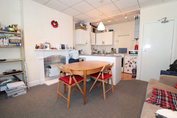 Llanbleddian Gardens, Cathays - Photo 1