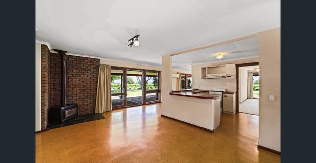 ELECTRICITY INCLUDED - Nestled among vineyards in the scenic McLaren Flat region - Photo 1