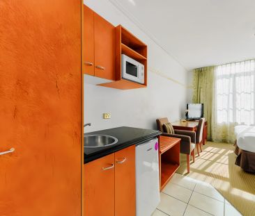 1Bedrooms, 1Bathrooms - Photo 2