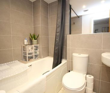 2 bedroom flat to rent - Photo 6