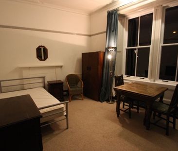 Studio Flat, Kelvin Drive, G20 - Photo 1
