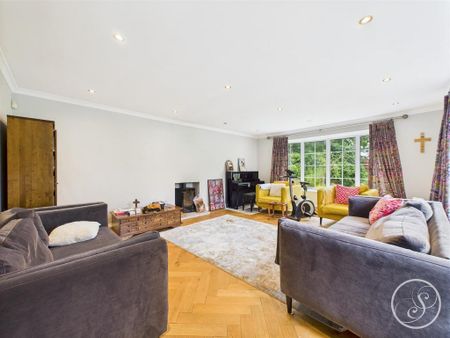 4 bedroom detached house to rent - Photo 2