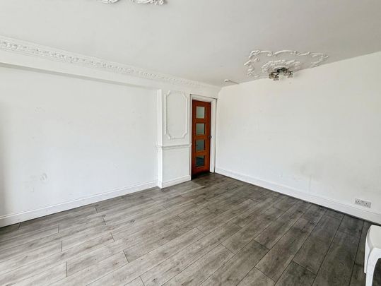 4 bedroom semi-detached house to rent - Photo 1