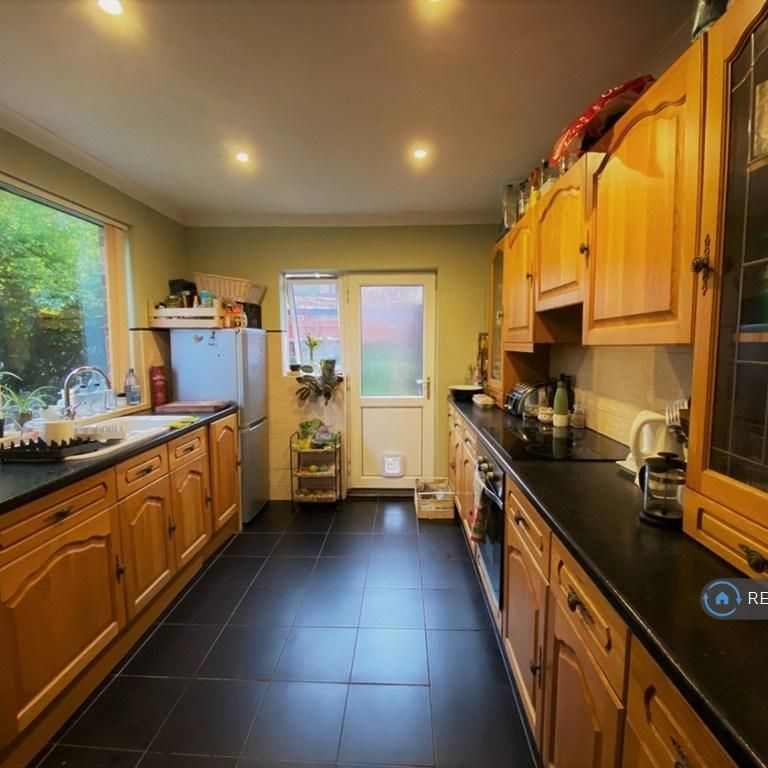 3 bedroom semi-detached house to rent - Photo 1