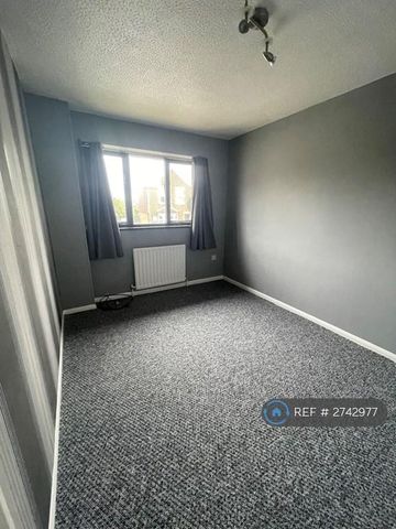 3 bedroom end of terrace house to rent - Photo 3